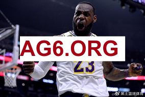 一场伤俩！布克右脚踝严重扭伤 被队友搀扶回了更衣室！